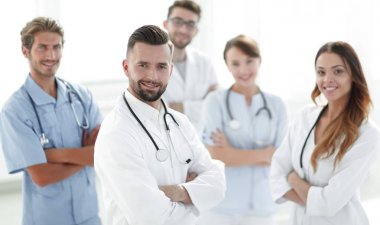 Tıp Merkezi eş önde gelen doktor.
