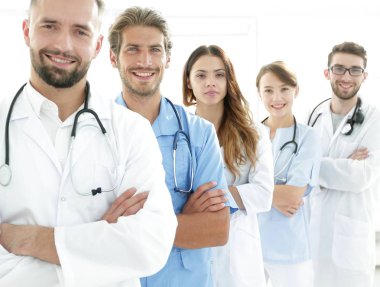 Tıp merkezinin önde gelen üyelerinin portresi.