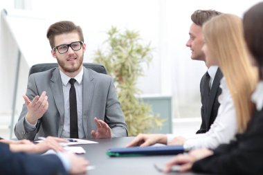 işadamı çalışanı ile bir toplantıda