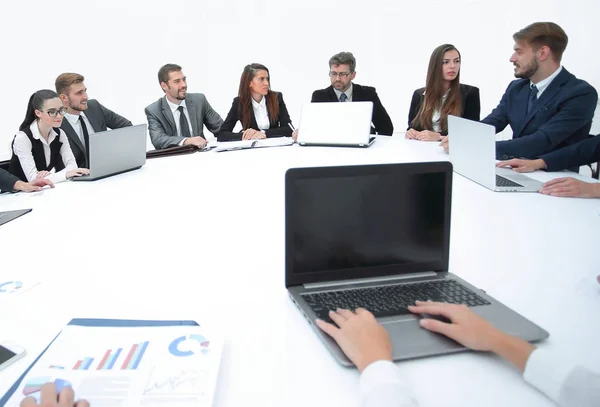 Vergadering van aandeelhouders van de vennootschap op de ronde - tafel. — Stockfoto