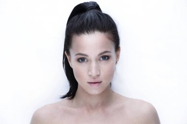 genç kadının günlük makyaj ile yakın çekim yüz.