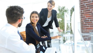 portre. iş takım tartışıyor