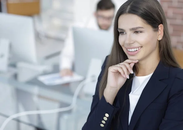 Nahaufnahme einer selbstbewussten Geschäftsfrau — Stockfoto