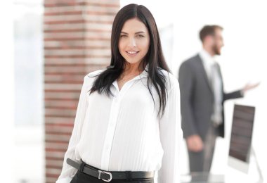 perspektif başarılı genç kadın ofiste