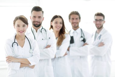 Doktorlar stajyerler başarılı bir grup portresi.