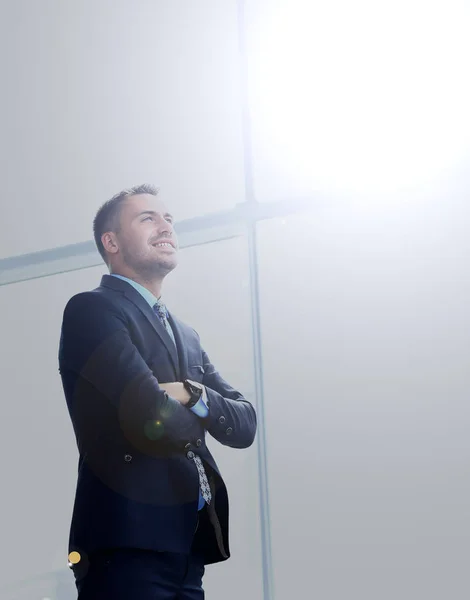 Feliz empresário alegre olhando para o futuro — Fotografia de Stock