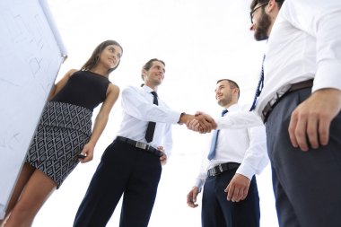 Yeni sunu tartışırken sonra karşılıklı iş arkadaşları.