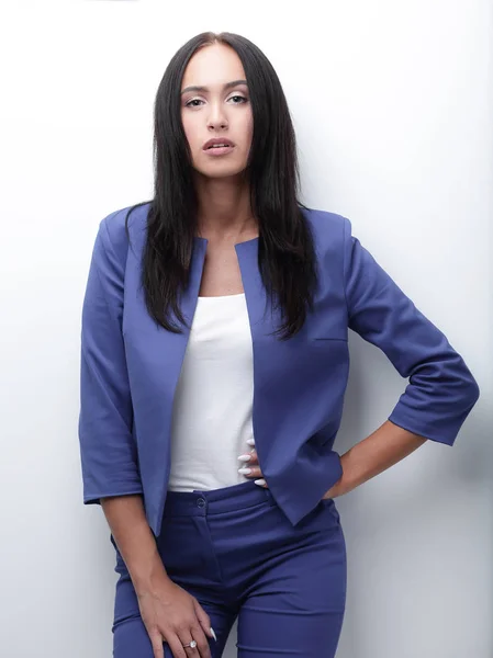 Portrait of a young business woman looking into the camera — Stock Photo, Image