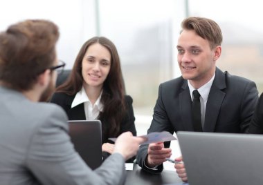 bir atölye iş takım tutar