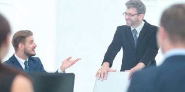 önemli konuları tartışmak için işadamları toplantısında