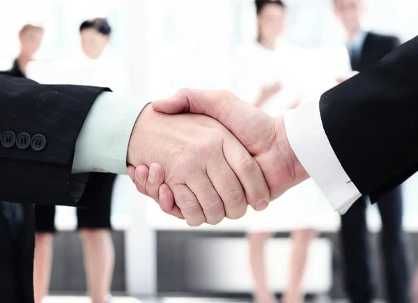 Partnerség - kézfogás üzleti partnerei koncepcióját — Stock Fotó