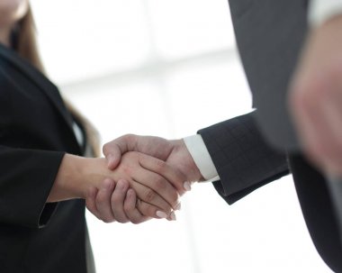 Ortak iş sözleşmesi tebrik etmek için şirket yöneticileri