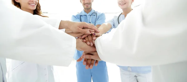 Μια επιτυχημένη ομάδα των ιατρών σε λευκό φόντο εικόνα φόντου — Φωτογραφία Αρχείου