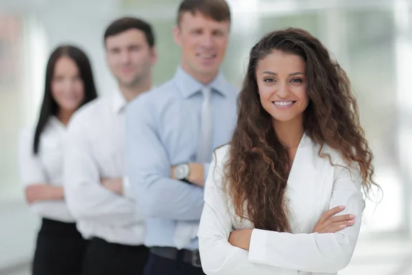 Leider van de vrouw aan het hoofd van het bedrijf-team — Stockfoto