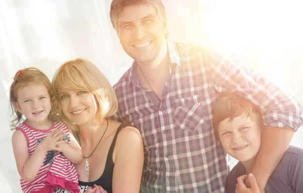 Retrato de una familia encantadora — Foto de Stock