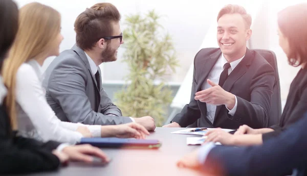 Concetto di business e ufficio - lavoro di successo del team aziendale — Foto Stock