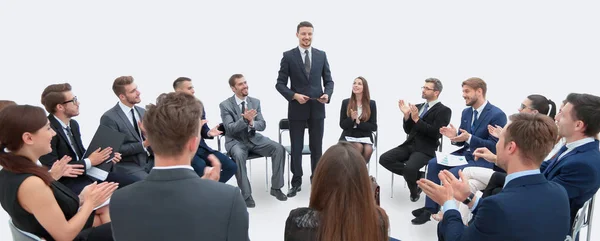 Unternehmensgruppe begrüßt Chef mit Klatschen und Lächeln — Stockfoto