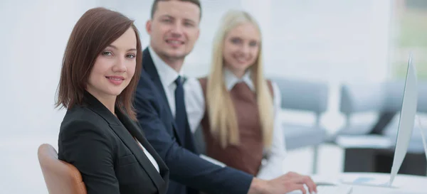 Geschäftsleute. Geschäftsteam arbeitet an Geschäftsprojekt — Stockfoto