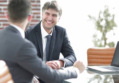 Mutlu iş ortakları belgeleriyle çalışma