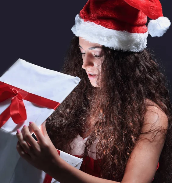 Nő karácsonyi ajándék doboz — Stock Fotó