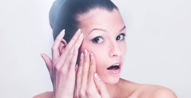 Kadının yüzü ve görünebilir, kırışıklıkları inceleyerek izole