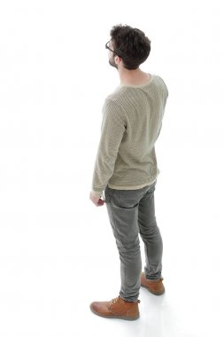 modern genç adam güvenle ileri görünüyor. Fotoğrafta tam uzunlukta