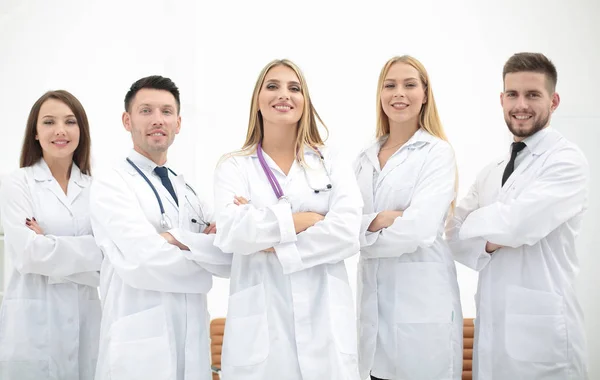 Групповой портрет профессиональной медицинской команды — стоковое фото