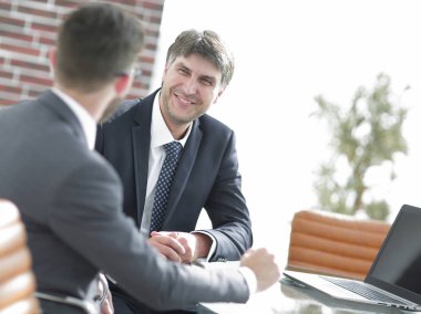 Mutlu iş ortakları belgeleriyle çalışma