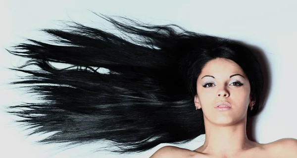 Primo piano di una faccia femminile. isolato su nero . — Foto Stock