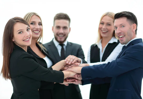Closeup.sorrindo equipe de negócios com as mãos apertadas juntas — Fotografia de Stock