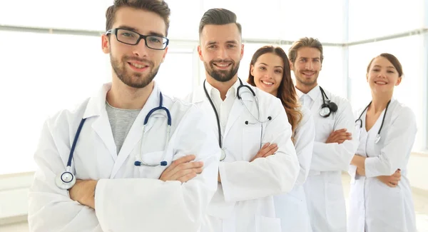 Retrato de grupo de los principales profesionales médicos . —  Fotos de Stock