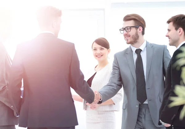 Greeting business partners and their assistants.business partner — Stock Photo, Image