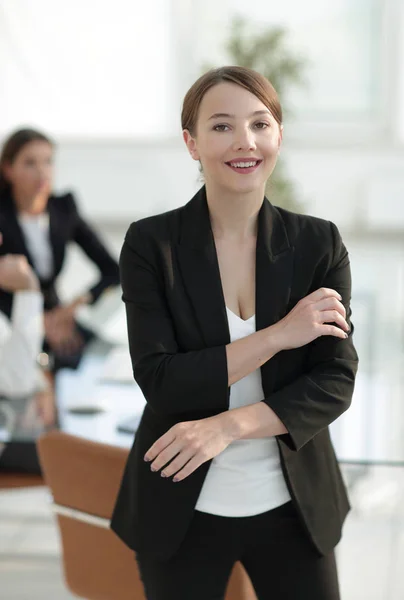 Mujer de negocios moderna y segura — Foto de Stock