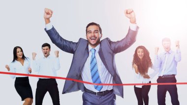 Çalışan mutlu işadamı ile satır bitirme