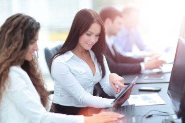 İş adamları. Onların iş projede çalışan iş takım