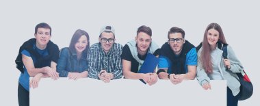 Tam uzunlukta portre emin üniversite öğrencilerinin boş billboard beyaz arka plan görüntüleme