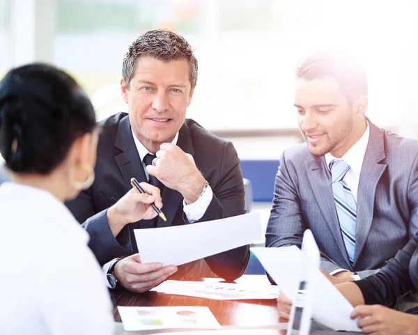 Reunión de negocios en la oficina — Foto de Stock