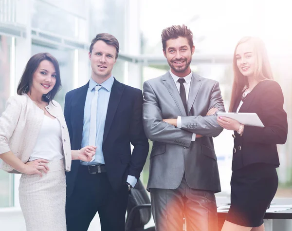 Joven mujer de negocios exitosa esperando entrevista de trabajo — Foto de Stock