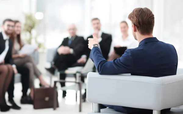 Obraz jest blurred.businessman prowadzenie spotkania — Zdjęcie stockowe
