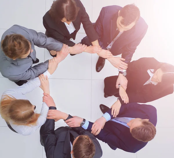 Grupo de empresarios juntos. vista desde arriba — Foto de Stock