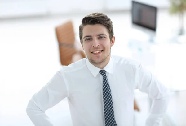 Succesvolle werknemer aan een bureau — Stockfoto