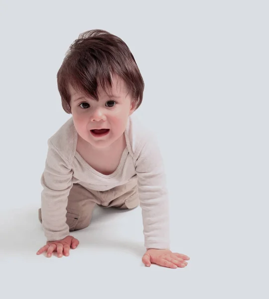 Bambino in pannolino isolato su sfondo bianco — Foto Stock