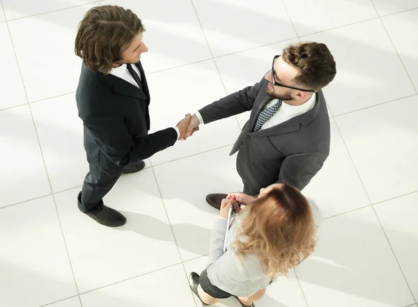 Närbild bild av företagare som skakar hand. — Stockfoto