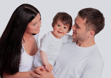 Genç aile beyaz izole