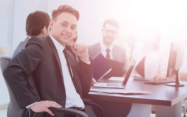 Chef för finans i arbetsplatsen och business team arbetar på — Stockfoto