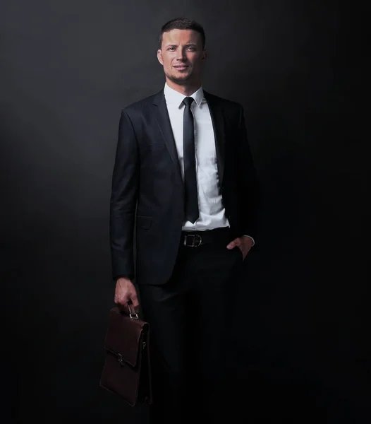 Portret mężczyzny biznesowych z teczki na białym na czarnym bac — Zdjęcie stockowe