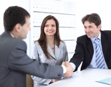 İş yerinde el sıkışma iş ortakları