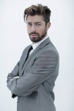 Beyaz bir arka planda izole edilmiş yakışıklı bir adamın portresi.