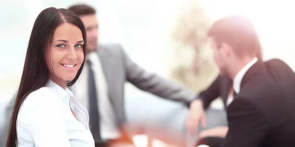 Equipo de negocios discutiendo juntos planes — Foto de Stock