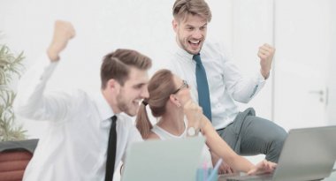 başarılı iş ekibi ile silah kadar ofiste